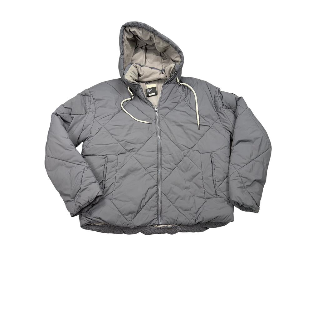 Vuori womens short gray puffer coat with hood. Size XS. winter coat, ski lodge